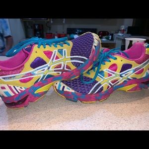 Women’s ascis running shoes